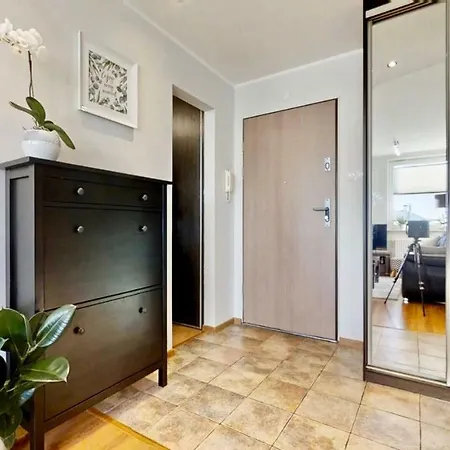 Niska 1b/114 Apartment